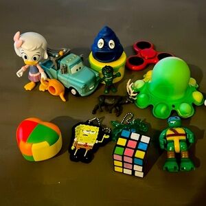 STOCKING STUFFERS 🎅🏻Characters, Fidgets, Key Chains, Toy Lot